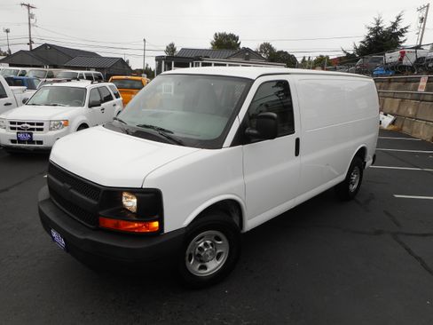 Used 2016 Chevrolet Express 2500 RWD image 4