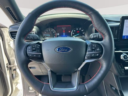 Used 2023 Ford Explorer ST-Line AWD/4WD image 14