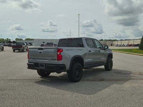 Used 2024 Chevrolet Silverado 1500 ZR2 w/ Technology Package AWD/4WD image 5