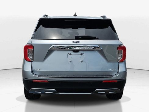 Used 2022 Ford Explorer XLT w/ Equipment Group 202A AWD/4WD image 5