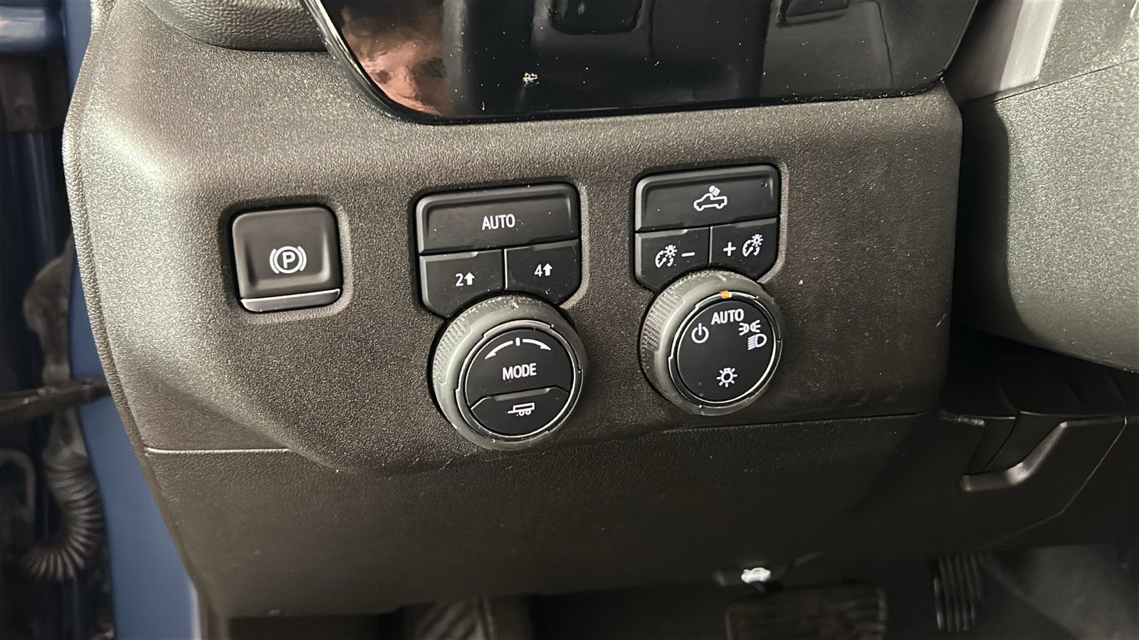 Used 2024 Chevrolet Silverado 1500 LT AWD/4WD image 22