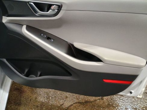 Used 2020 Hyundai Ioniq SEL image 23