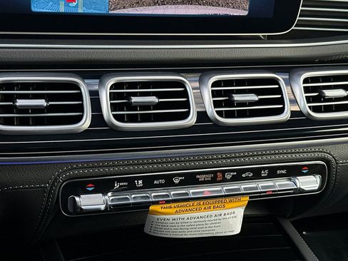 New 2026 Mercedes-Benz GLS 580 4MATIC image 18