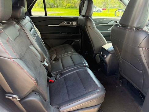 Used 2025 Ford Explorer ST AWD/4WD image 15