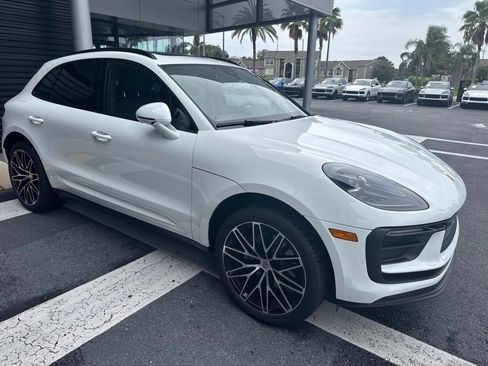 Certified 2026 Porsche Macan AWD/4WD image 4