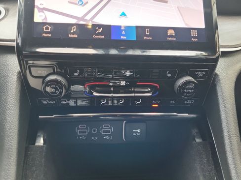 Used 2022 Jeep Grand Cherokee Limited image 12