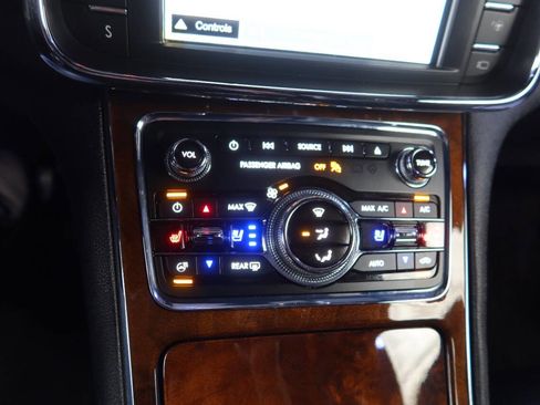 Used 2018 Lincoln Continental Reserve image 26