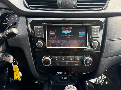 Used 2018 Nissan Rogue S AWD/4WD image 20