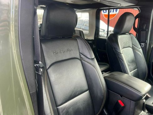 Used 2024 Jeep Wrangler Unlimited Sahara w/ Dual Top Group image 57