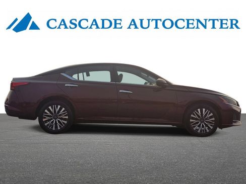 Used 2024 Nissan Altima 2.5 SV AWD/4WD image 11