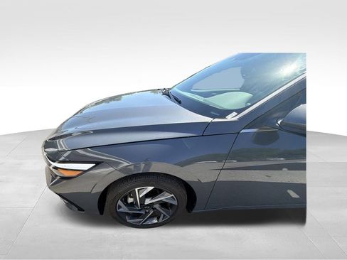 Used 2024 Hyundai Elantra SEL w/ Convenience Package FWD image 10