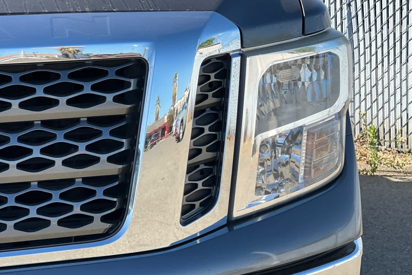 Used 2017 Nissan Titan SV AWD/4WD image 14