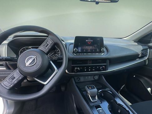 Used 2024 Nissan Rogue S FWD image 15