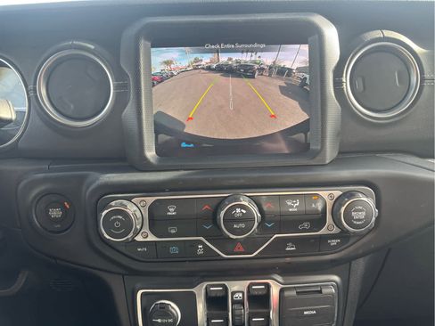 Used 2023 Jeep Wrangler Sahara image 31