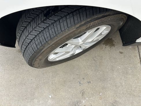 Used 2023 Chevrolet Equinox LT w/ Driver Convenience Package image 10