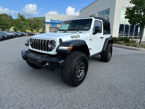Used 2025 Jeep Wrangler Sport AWD/4WD image 8