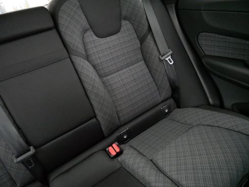 Used 2023 Volvo XC60 B5 Core image 14