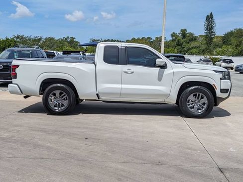 Used 2025 Nissan Frontier SV RWD image 4