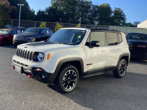Used 2023 Jeep Renegade Trailhawk AWD/4WD image 3