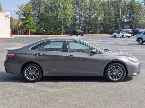 Used 2017 Toyota Camry SE image 8