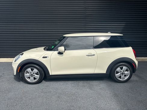 Used 2021 MINI Cooper 2-Door Hardtop FWD image 2