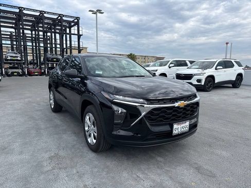 Used 2026 Chevrolet Trax LS w/ Driver Confidence Package FWD image 3