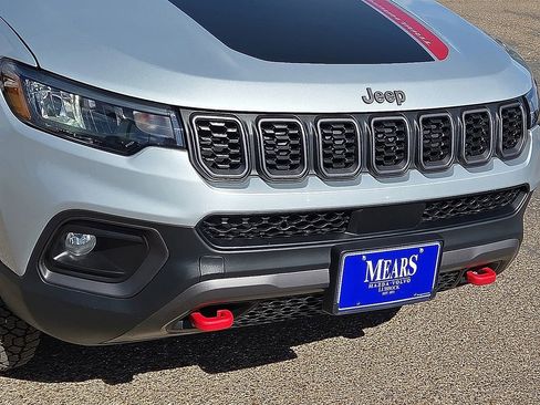 Used 2024 Jeep Compass Trailhawk image 10