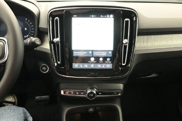 New 2026 Volvo XC40 B4 Core w/ Protection Package Premier FWD image 12