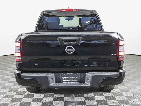 Used 2024 Nissan Frontier SV image 7