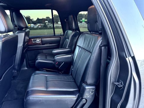 Used 2017 Lincoln Navigator L Select image 12