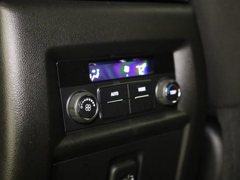 Used 2023 Chevrolet Traverse LT FWD image 29