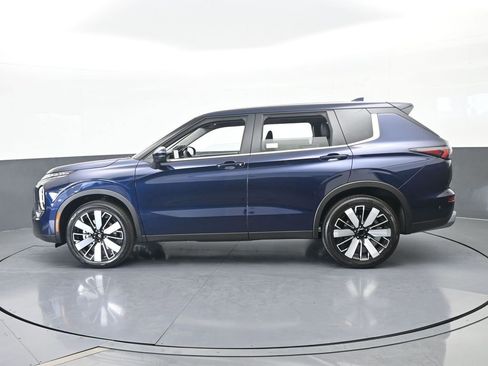 New 2026 Mitsubishi Outlander SE image 3