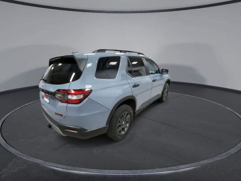 Used 2024 Honda Pilot TrailSport image 8