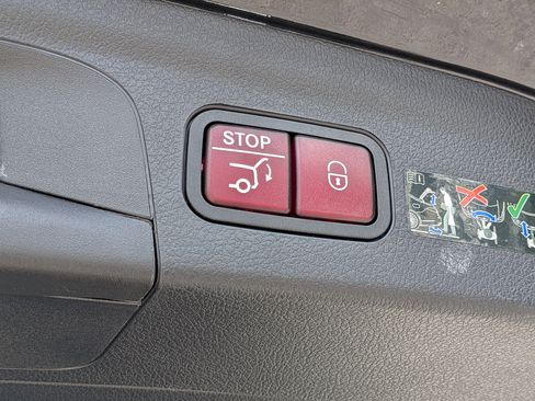 Used 2025 Mercedes-Benz GLE 350 4MATIC image 14