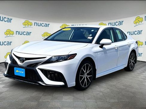 Used 2024 Toyota Camry SE FWD image 3