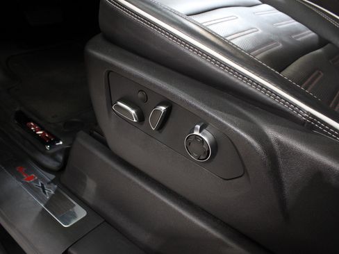 Used 2024 GMC Sierra 2500 AT4X image 41