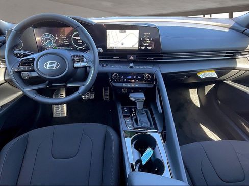 New 2025 Hyundai Elantra SEL image 5