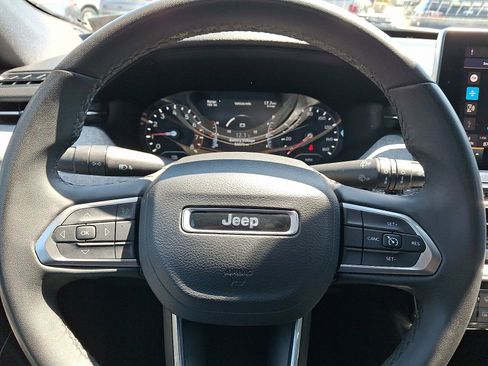 Used 2024 Jeep Compass Latitude image 18