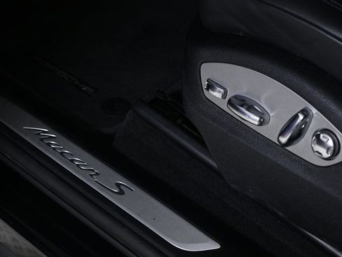 Certified 2023 Porsche Macan S image 22