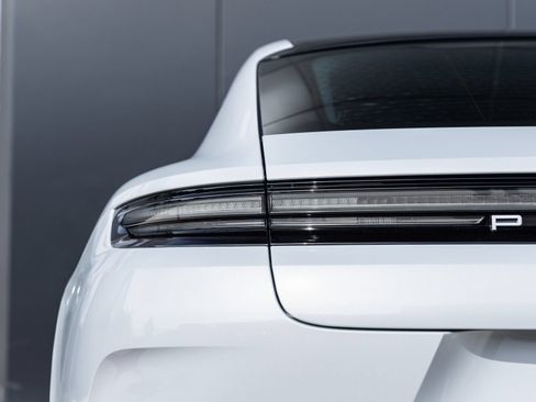 Certified 2026 Porsche Panamera RWD image 14