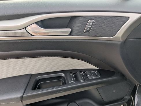 Used 2019 Ford Fusion SE w/ Equipment Group 151A FWD image 23