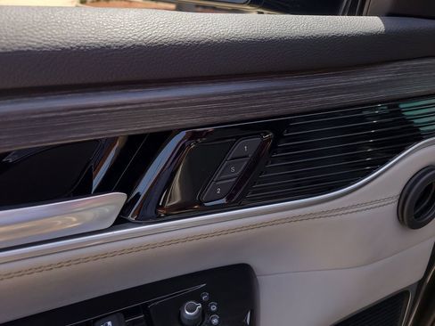Used 2024 Jeep Wagoneer Series II AWD/4WD image 19