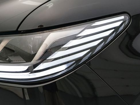 Used 2025 Lincoln Navigator Reserve image 13