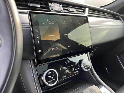 Used 2024 Jaguar F-PACE R-Dynamic S image 27