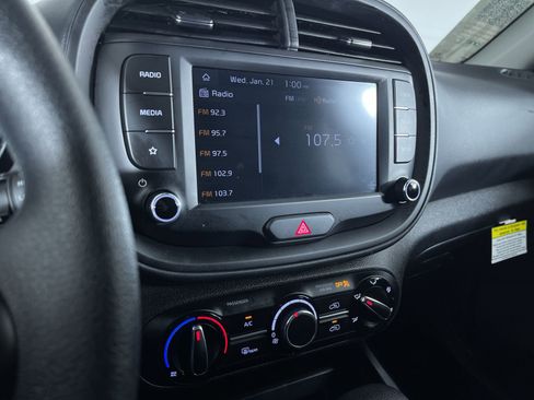 Used 2024 Kia Soul LX image 18