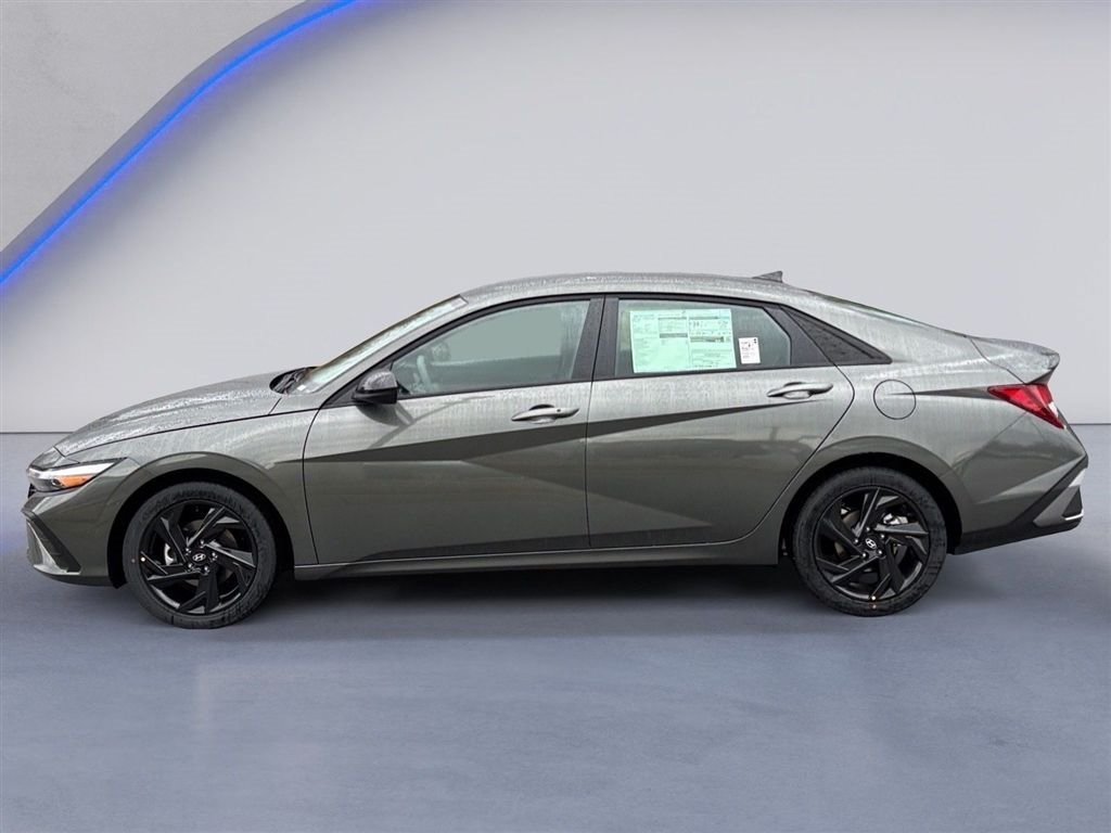 Used 2026 Hyundai Elantra Sport FWD image 7