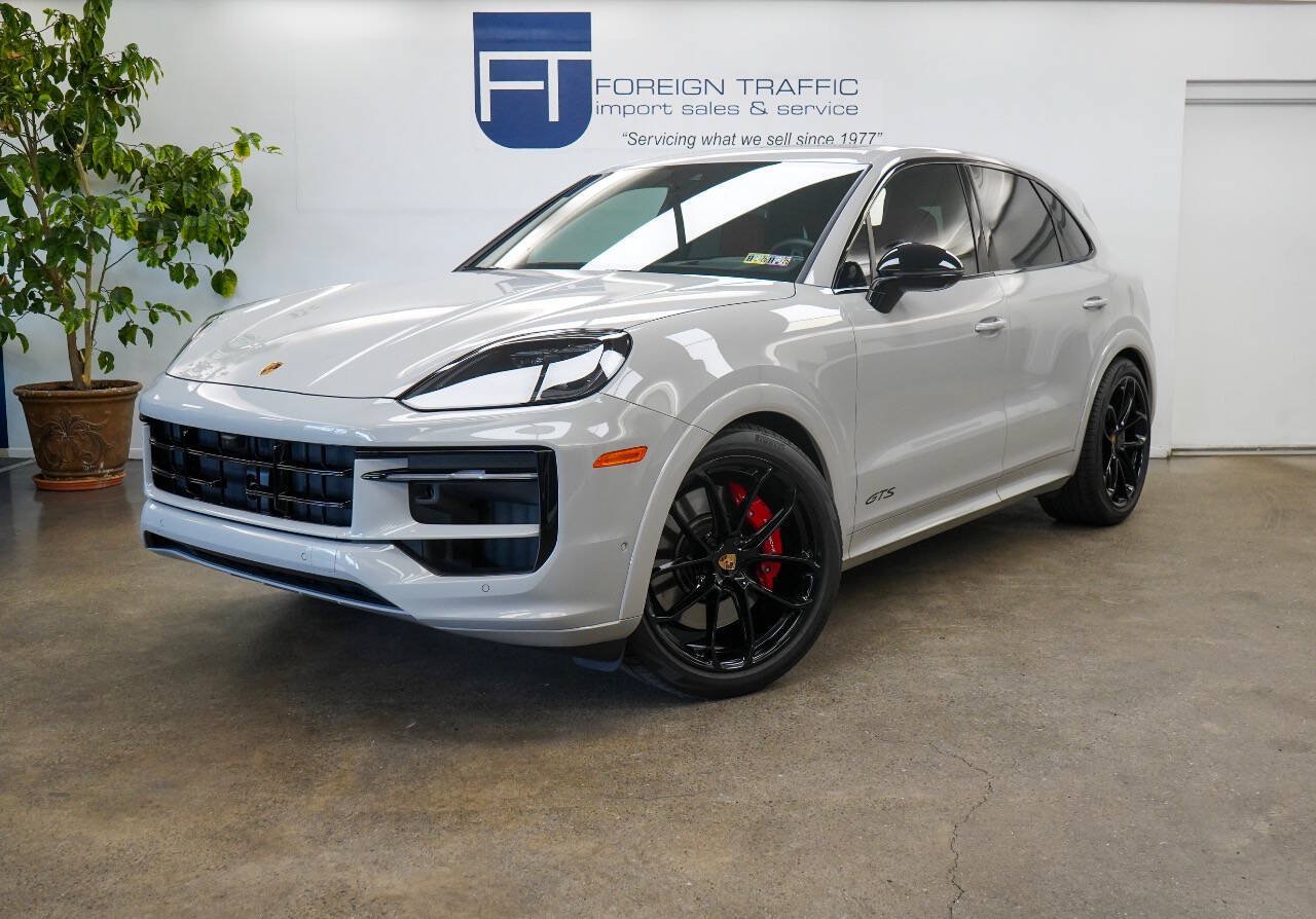 Used 2025 Porsche Cayenne GTS AWD/4WD image 1