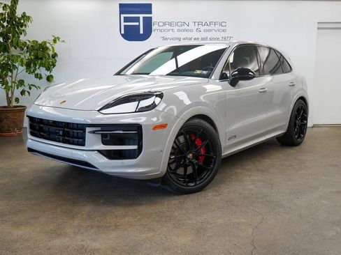 Used 2025 Porsche Cayenne GTS AWD/4WD image 1