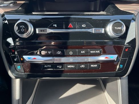 Used 2022 Ford Explorer Limited w/ Equipment Group 301A image 15