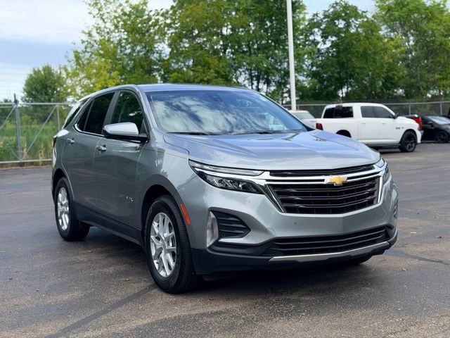 Used 2024 Chevrolet Equinox LT w/ LPO, Floor Liner Package FWD image 4